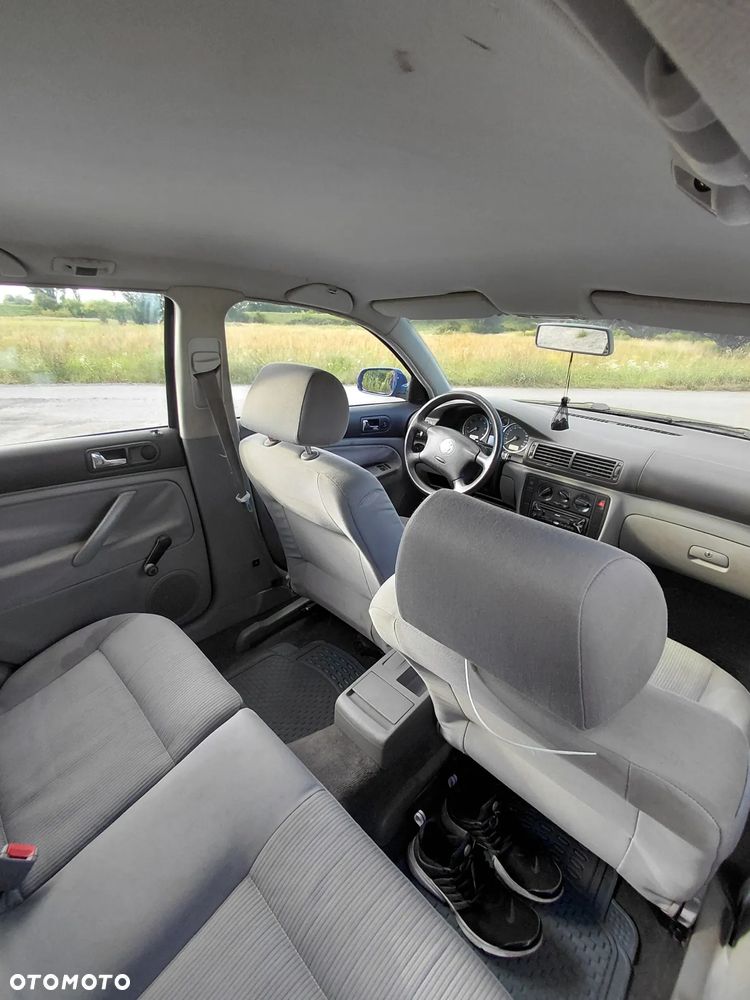 Volkswagen Passat 2.0 Basis - 2