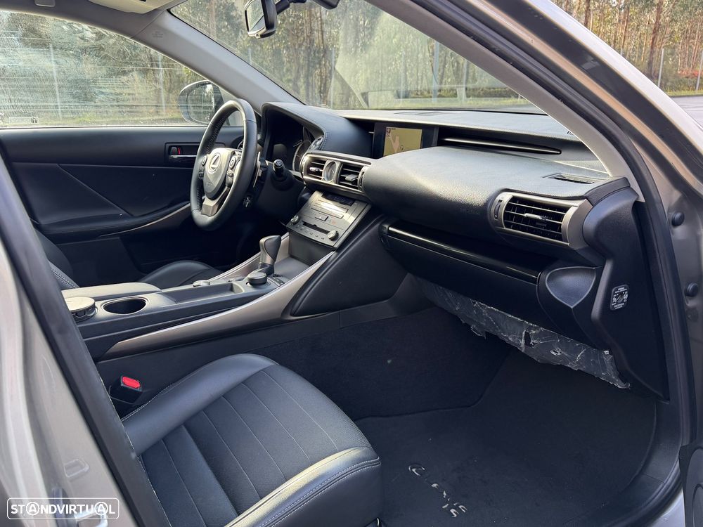 Lexus IS 300H Pack Executive+ - 51