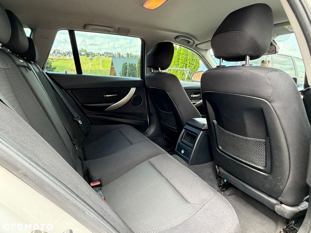 BMW Seria 3 320d xDrive - 9