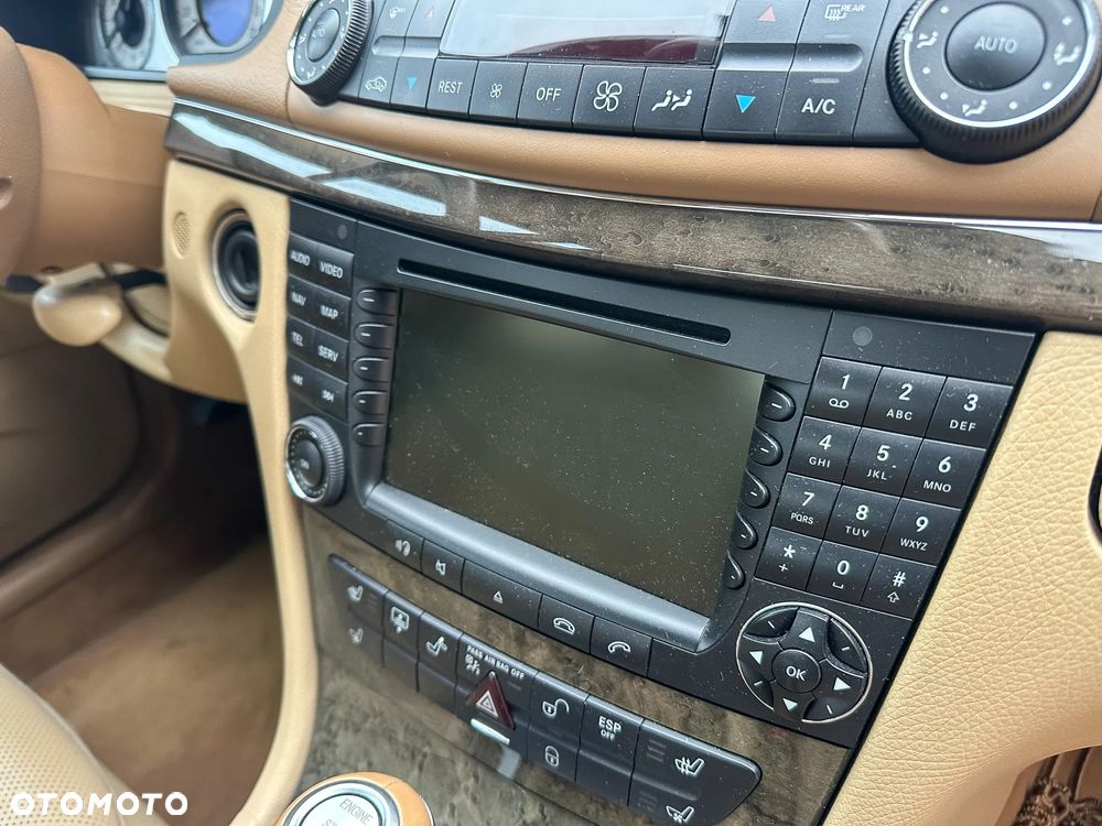 Mercedes-Benz Klasa E 500 4Matic Automatik Avantgarde - 37