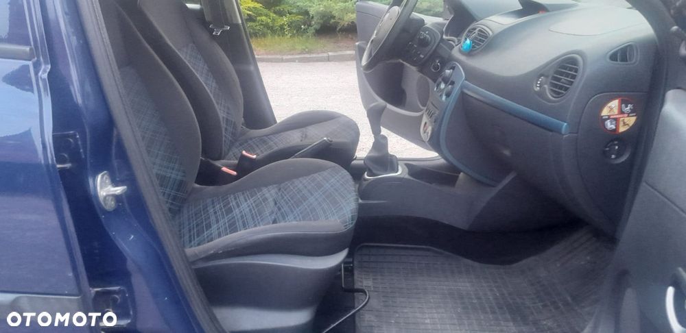 Renault Clio - 17