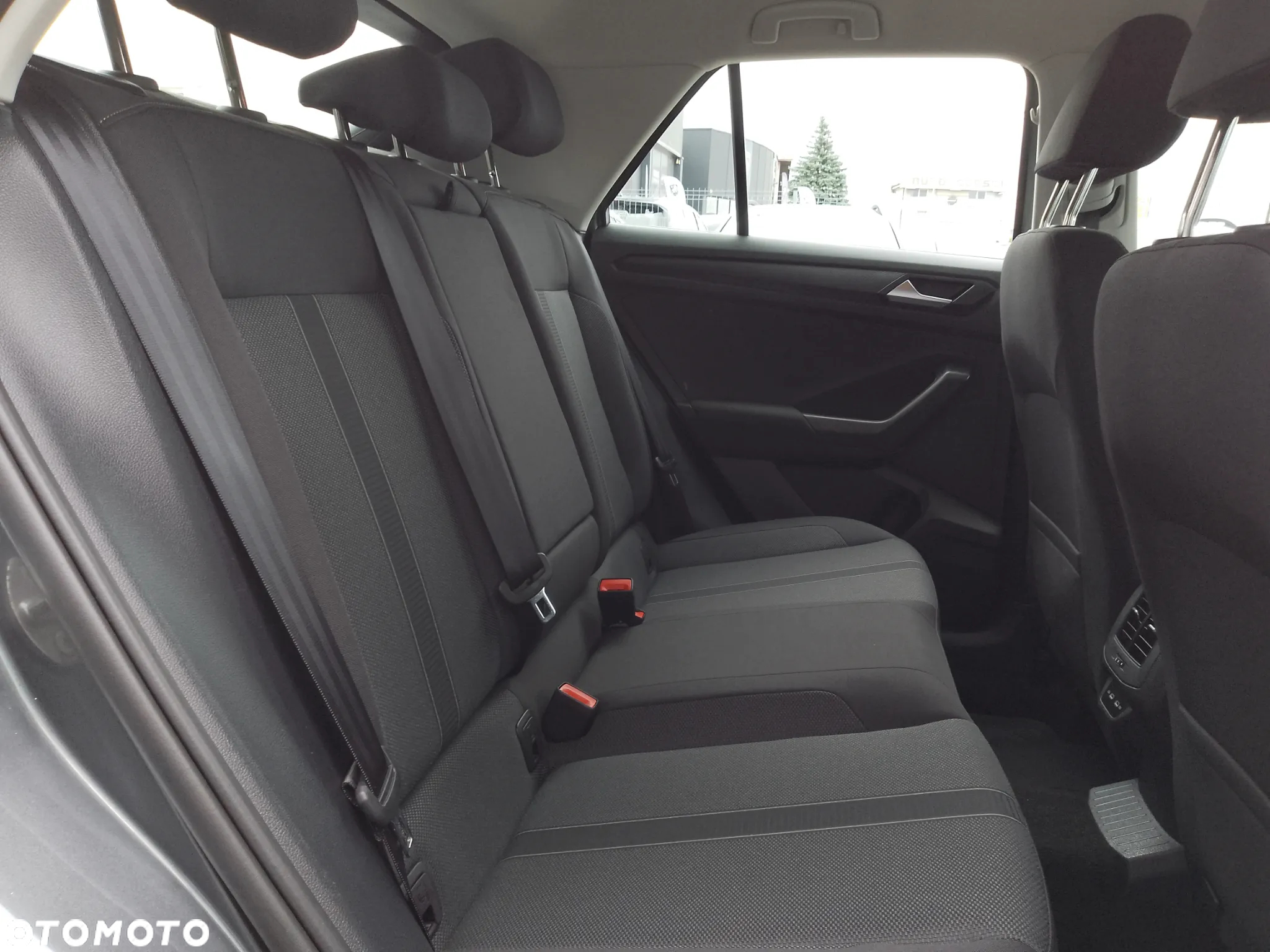 Volkswagen T-Roc 1.5 TSI Life DSG - 19