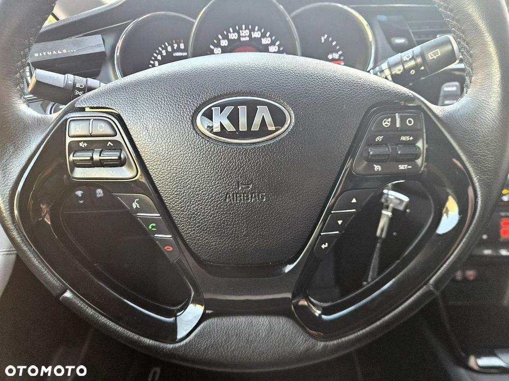 Kia Ceed 1.4 CVVT Dream-Team Edition - 27