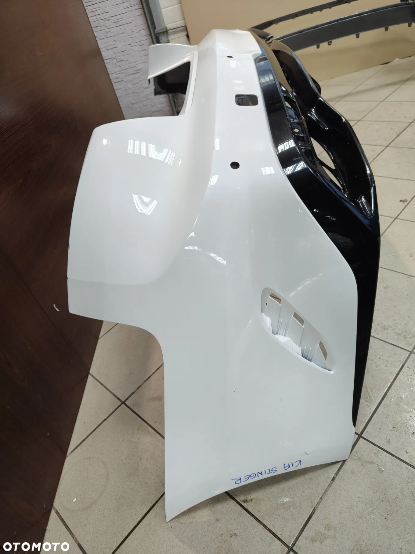 Kia Stinger ZDERZAK tyl - 2
