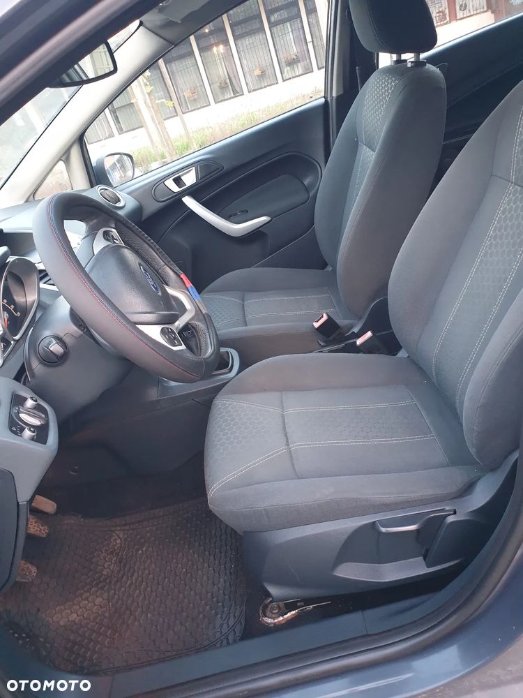 Ford Fiesta 1.4 TDCi Ambiente - 14