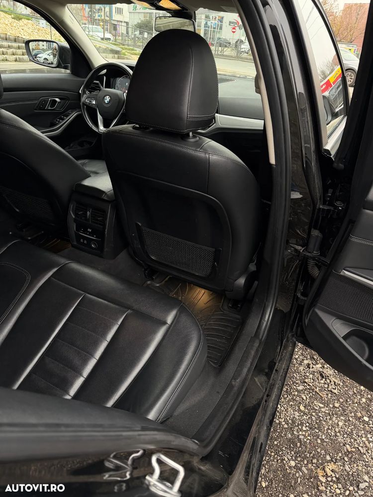 BMW Seria 3 320i Aut. Sport Line - 2