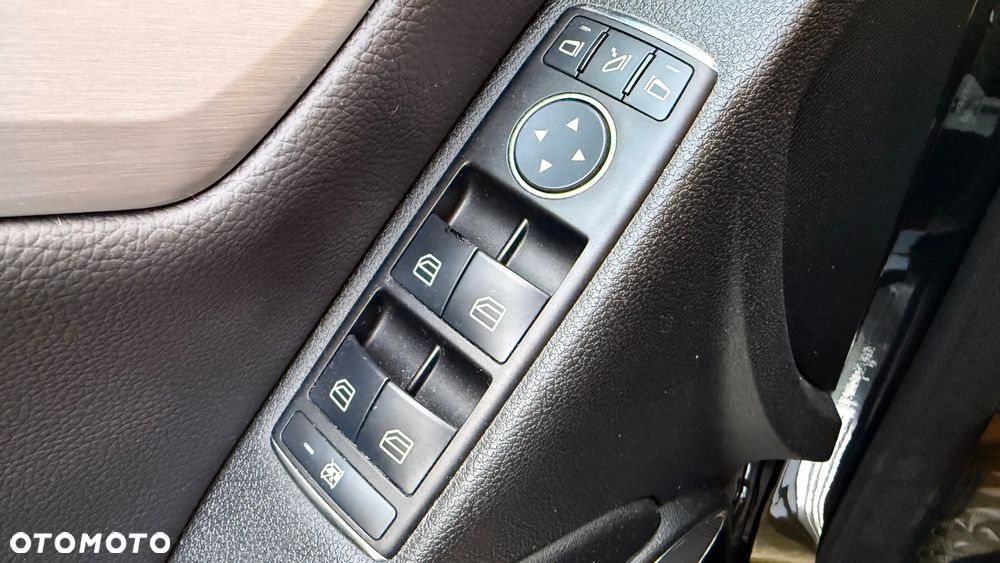 Mercedes-Benz Klasa C 200 T CGI BlueEFFICIENCY Avantgarde - 14