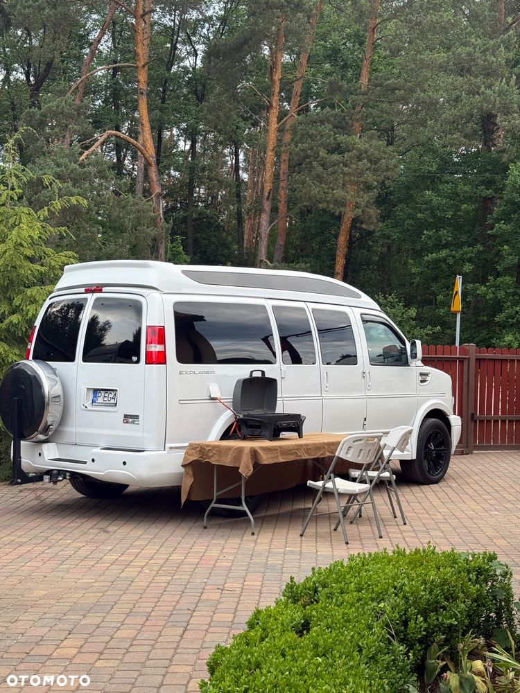 GMC Savana - 24