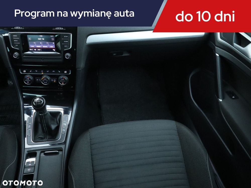 Volkswagen Golf - 10