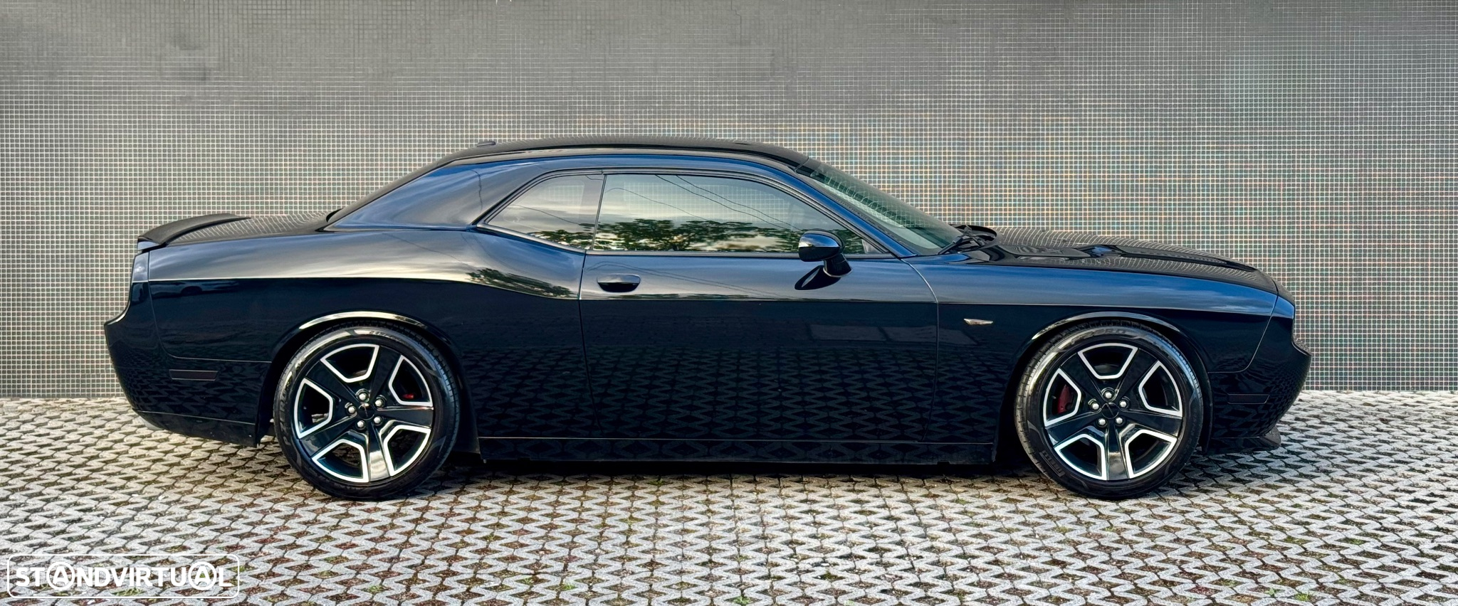Dodge Challenger Auto SXT Plus - 18
