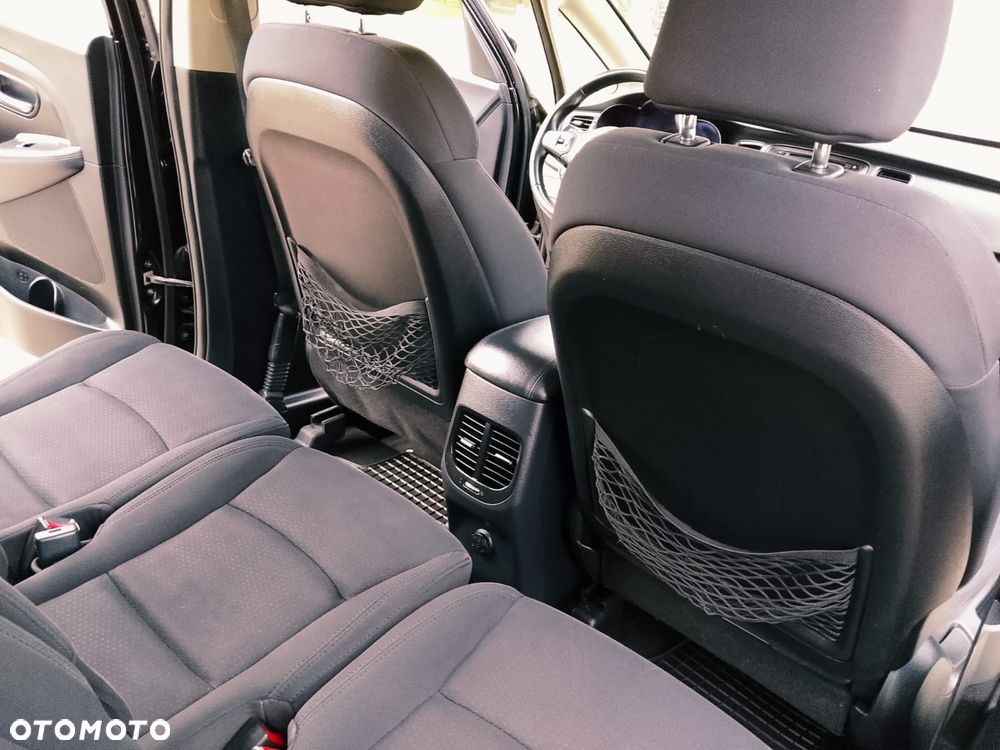 Kia Carens 1.6 GDI XL 7os - 9