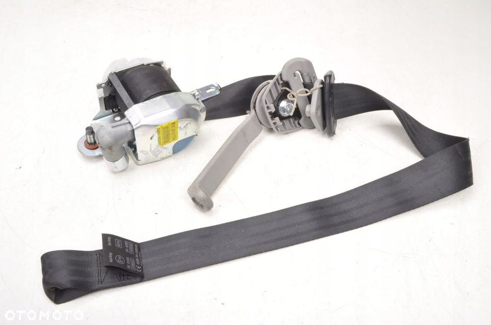 RIO III PAS BEZPIECZEŃSTWA PRAWY PRZÓD 88880-1W330