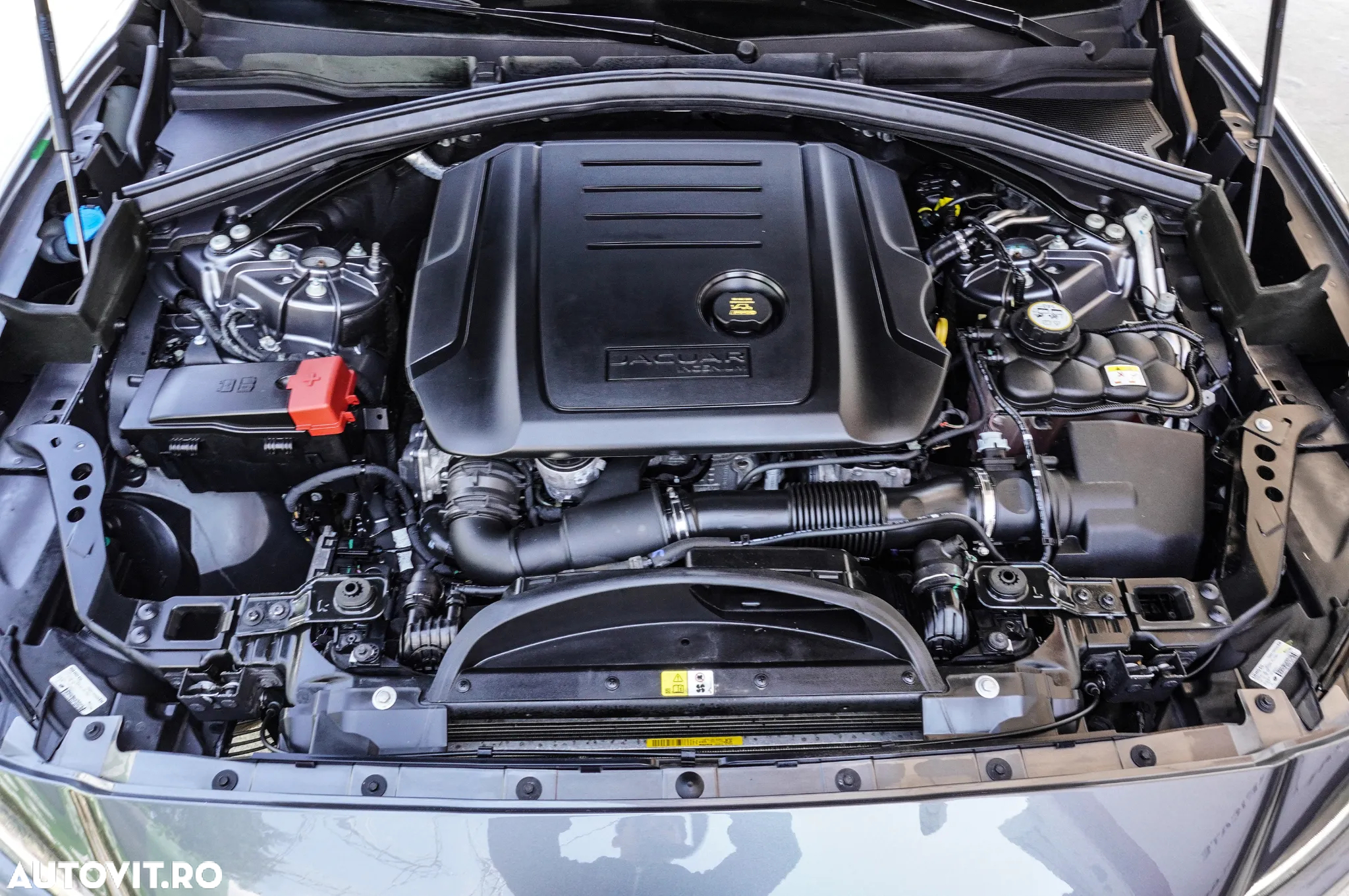 Jaguar F-Pace 20d AWD Prestige - 40
