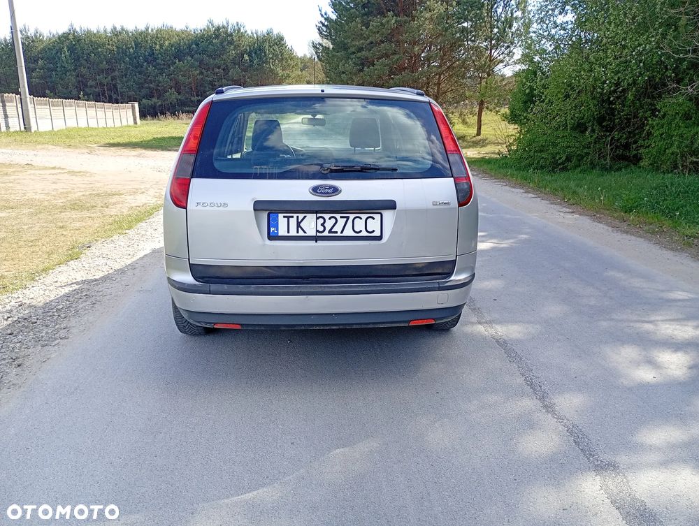 Ford Focus 2.0 Ghia - 9