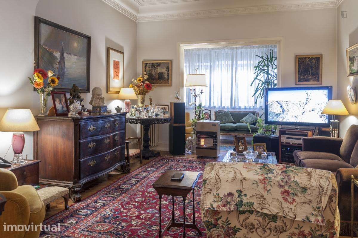 Quarto - localizado em Marquês de Pombal Lisbon - Grande imagem: 4/15