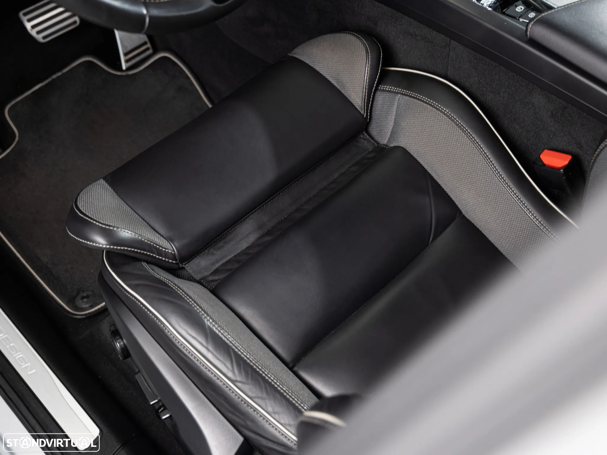 Volvo XC 60 2.0 D4 R-Design Geartronic - 22