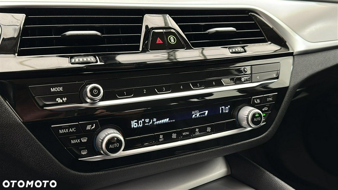 BMW Seria 5 520i - 22