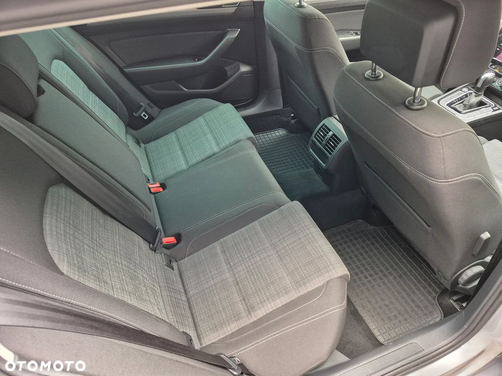 Volkswagen Passat 2.0 TDI EVO Elegance DSG - 10