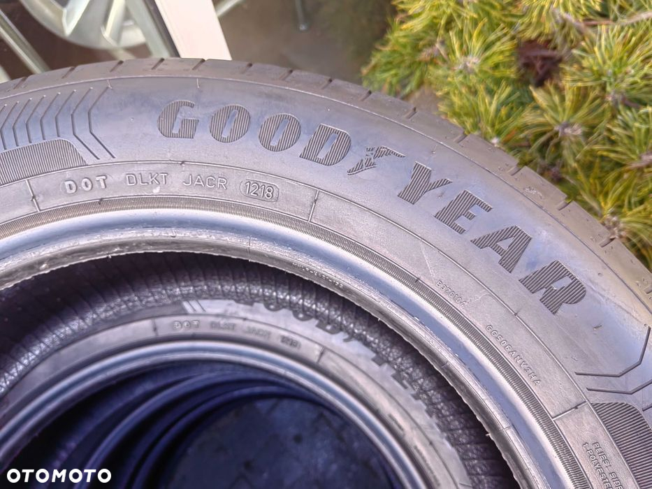 215/60R17 96H Goodyear Efficientgrip performance lato komplet KL50 K4 - 4
