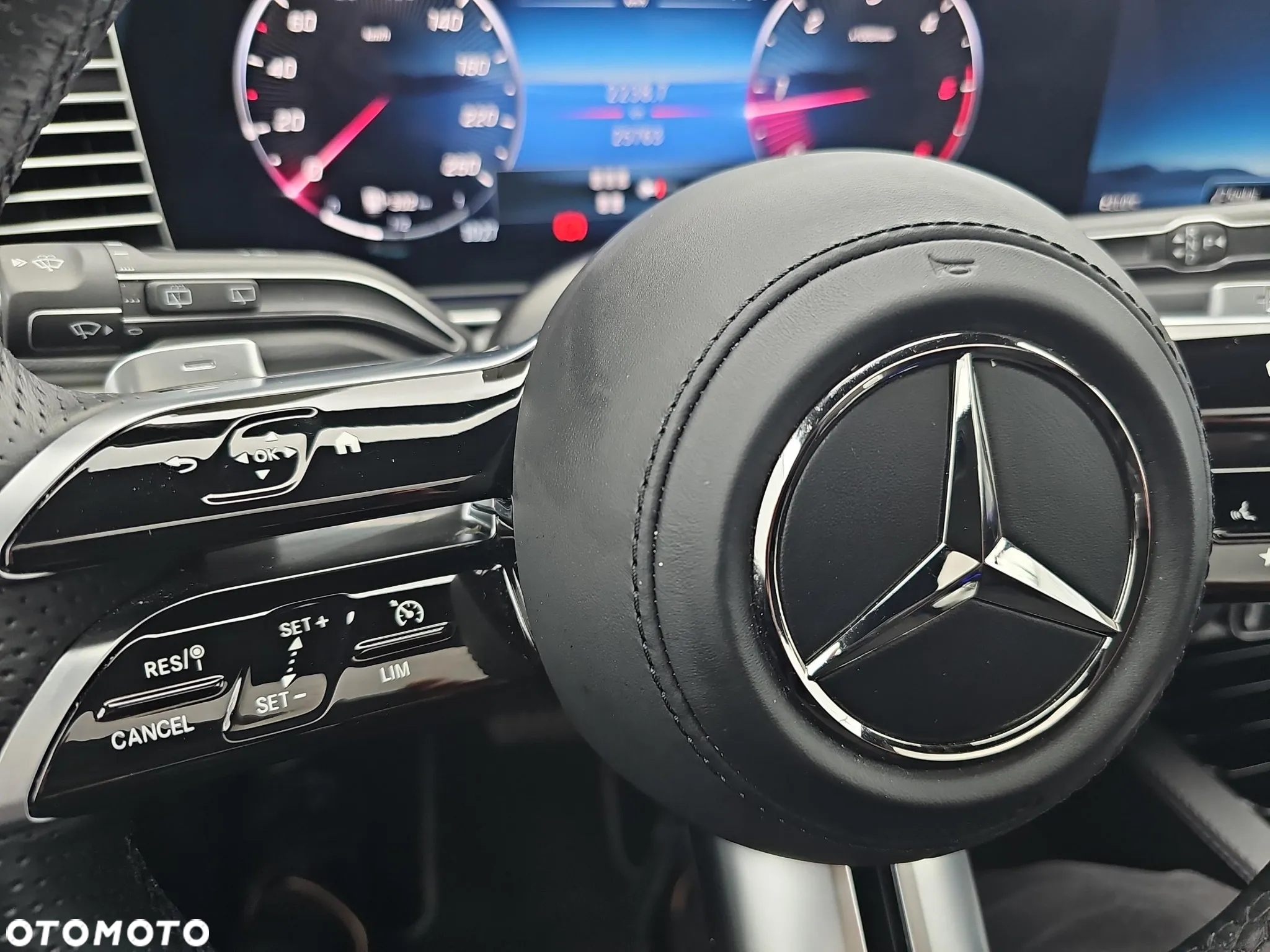 Mercedes-Benz GLE 300 d 4Matic 9G-TRONIC AMG Line Advanced Plus - 21