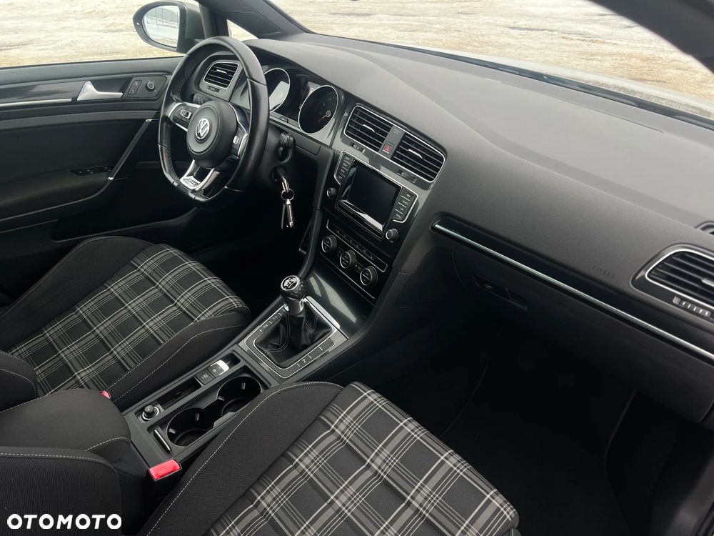 Volkswagen Golf - 15