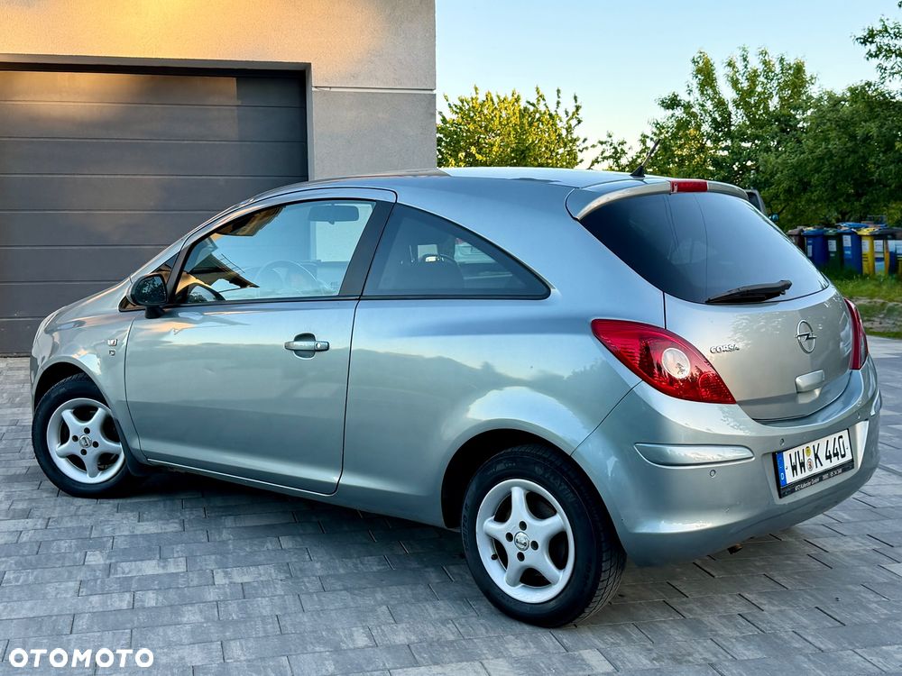 Opel Corsa 1.4 16V Edition - 4