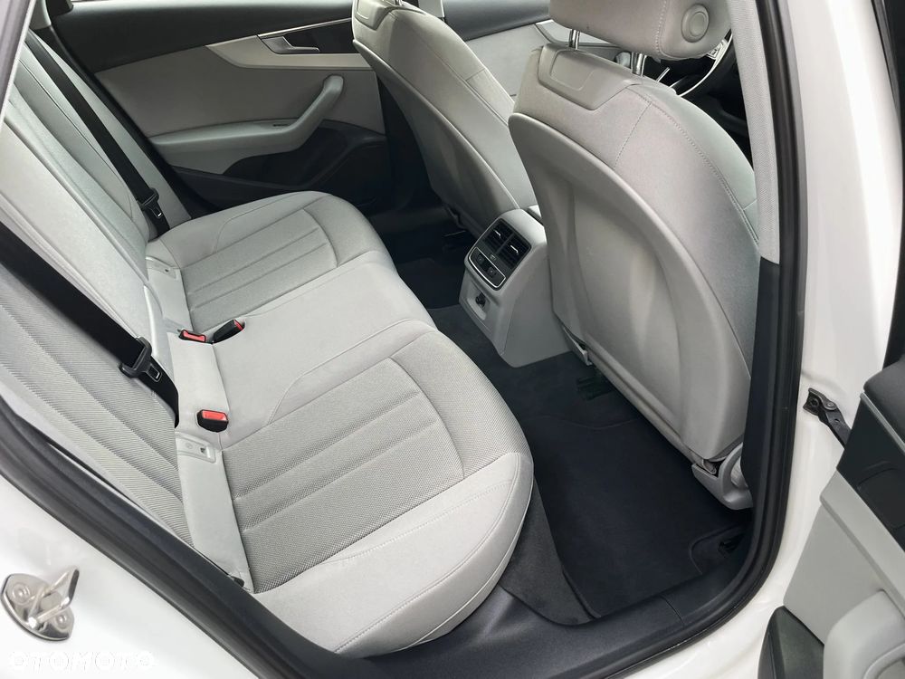 Audi A4 Avant 35 TFSI S tronic - 13