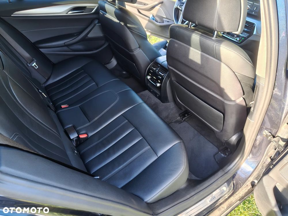 BMW Seria 5 525d - 23