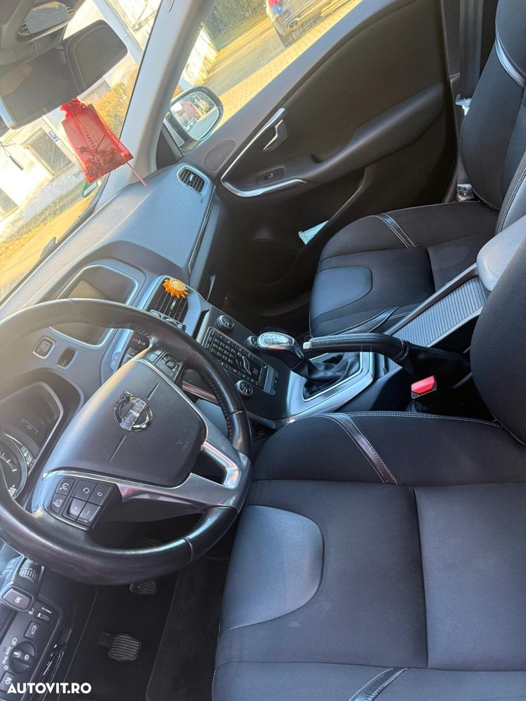 Volvo V40 D4 Momentum - 18