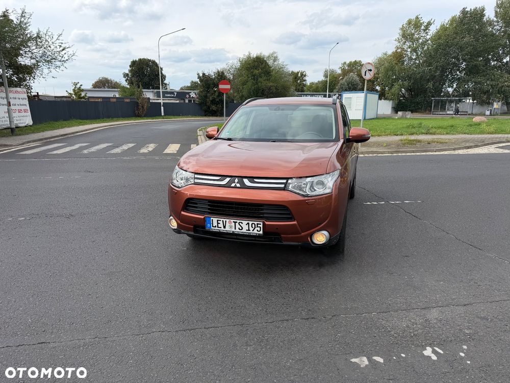 Mitsubishi Outlander - 1