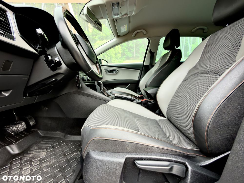 Seat Leon 2.0 TDI DPF DSG Xcellence - 25