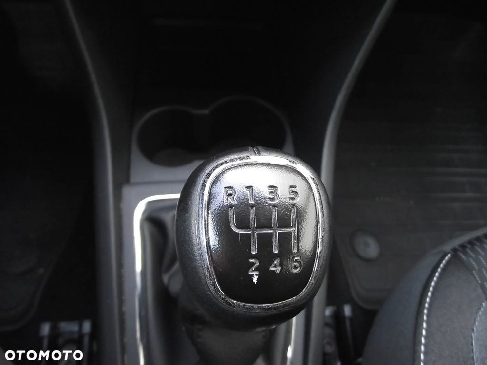 Skoda RAPID 1.2 TSI Ambition - 28