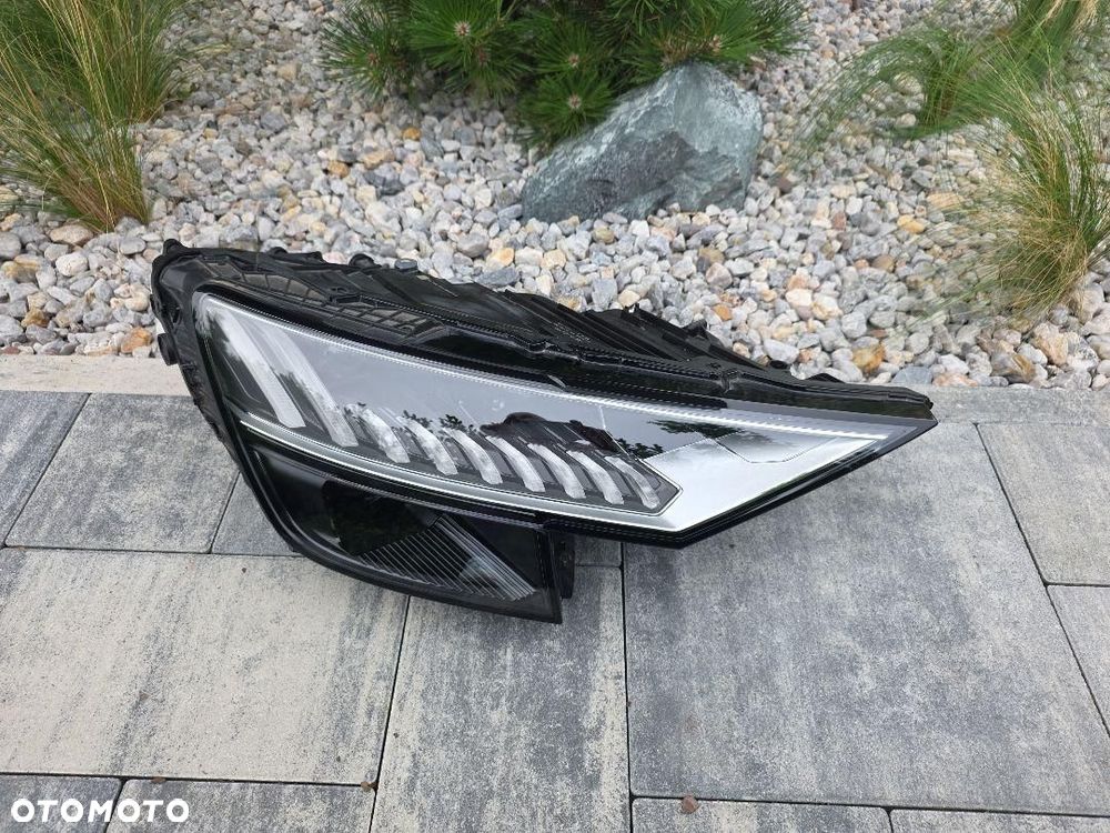 AUDI Q8 SQ8 4M8 Lampa prawa przód Full Led Matrix HD 4M8941036 2022 - 2