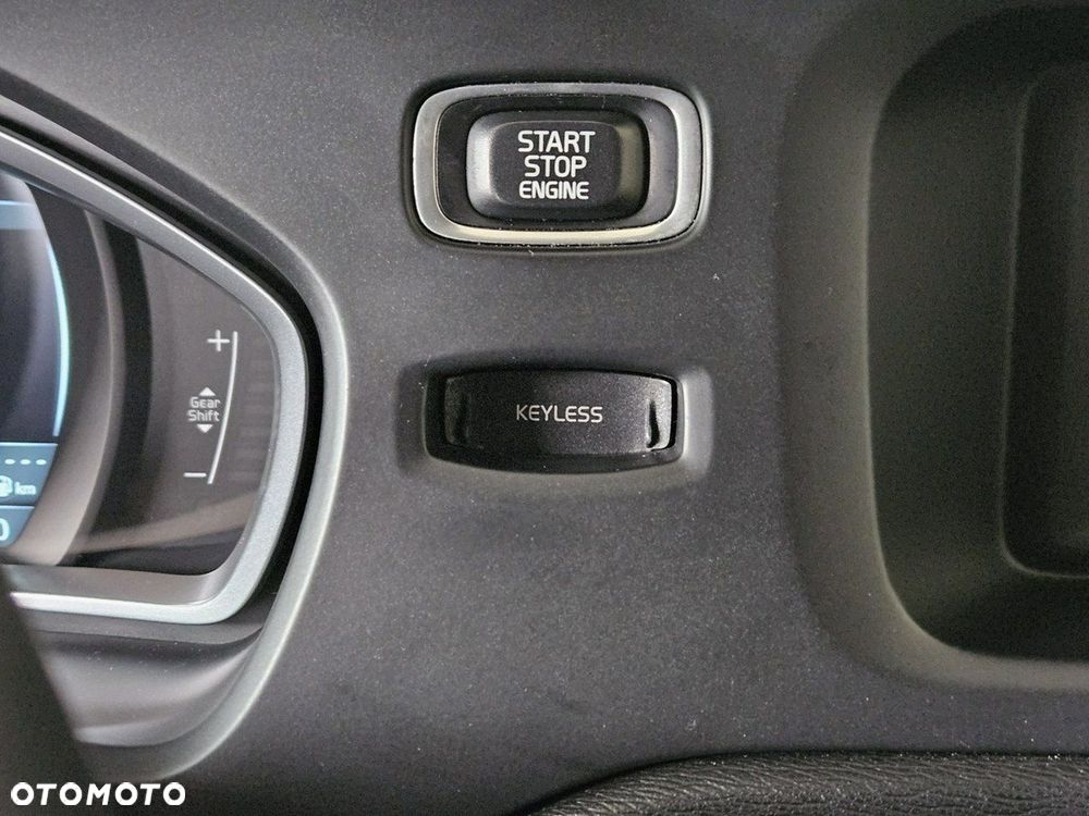 Volvo V40 Cross Country - 38