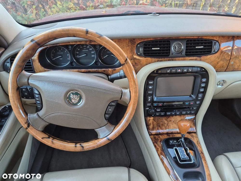 Jaguar XJ Super V8 (LWB) - 33