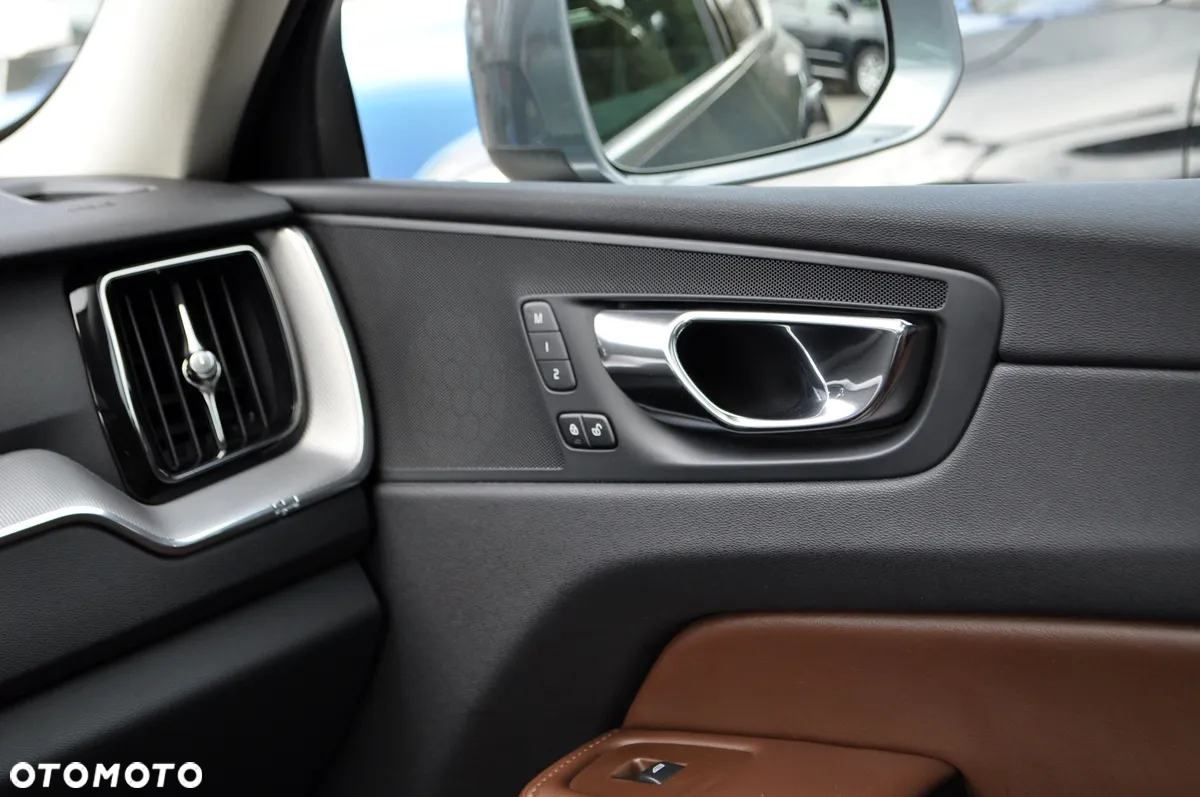 Volvo XC 60 D5 SCR AWD Inscription - 25