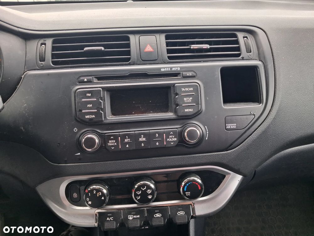 Kia Rio 1.4 L - 7