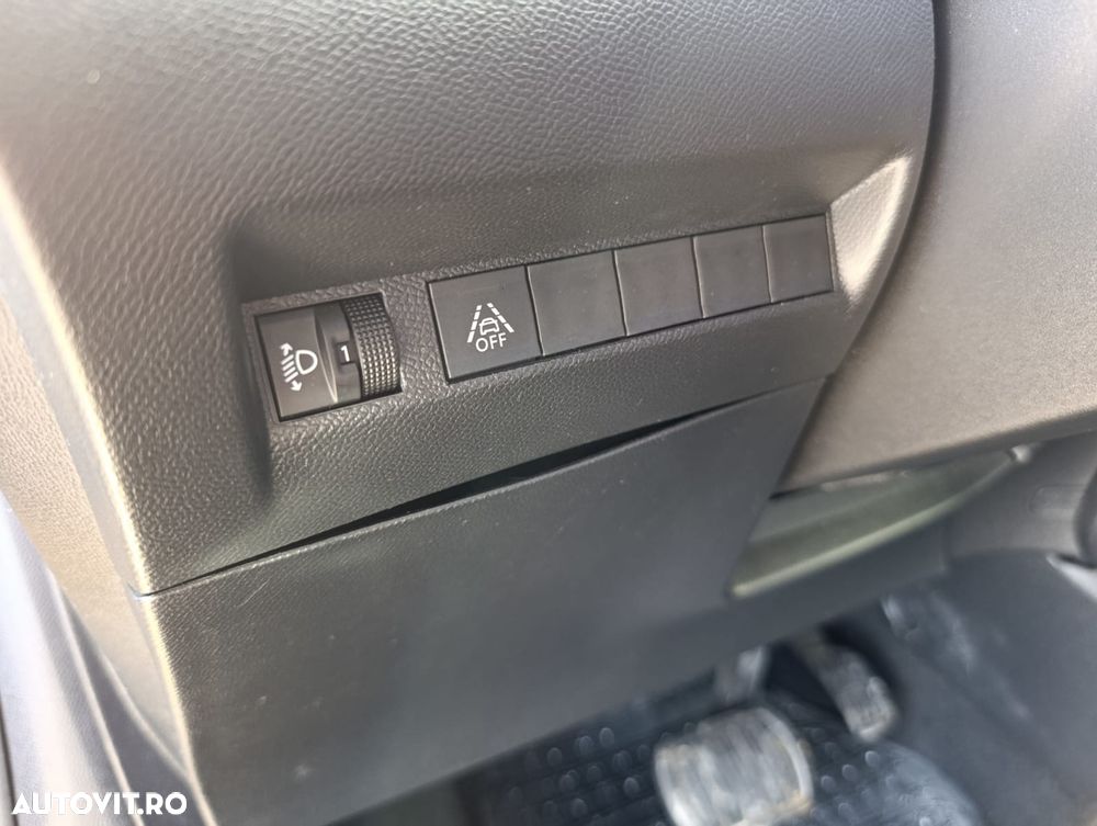 Peugeot 208 1.2 L PureTech STT EAT8 Active Pack - 20