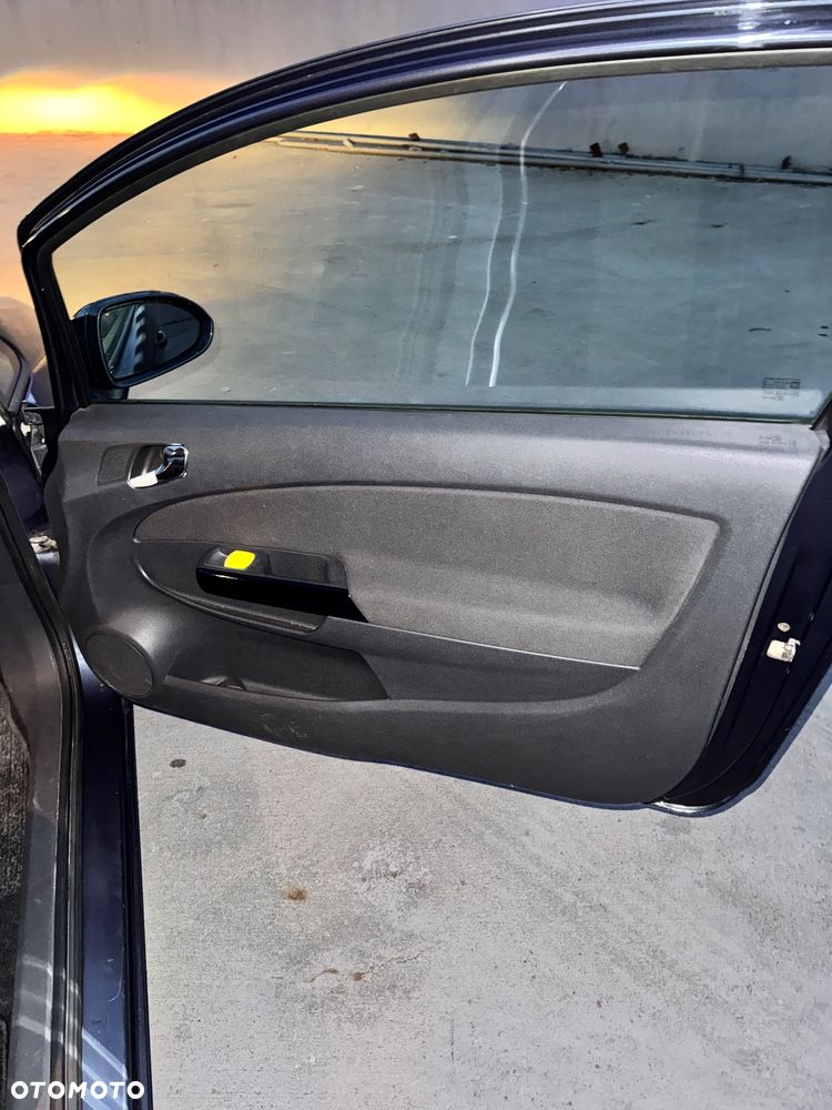 Opel Corsa 1.4 16V Sport - 9