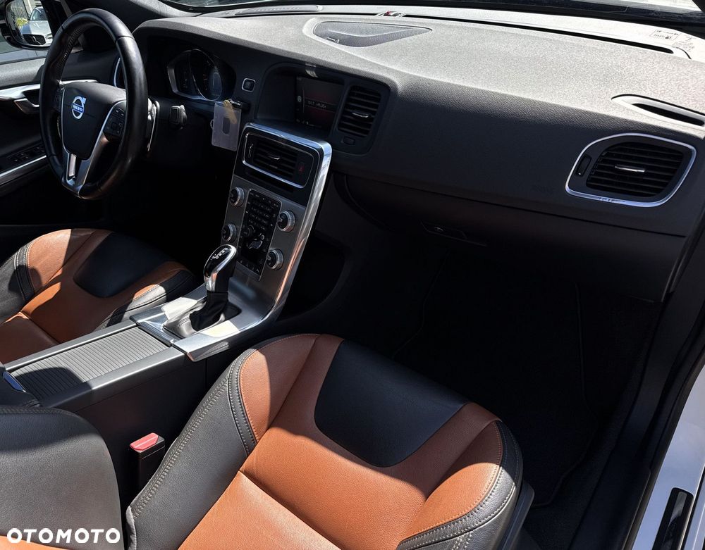 Volvo S60 Cross Country - 10