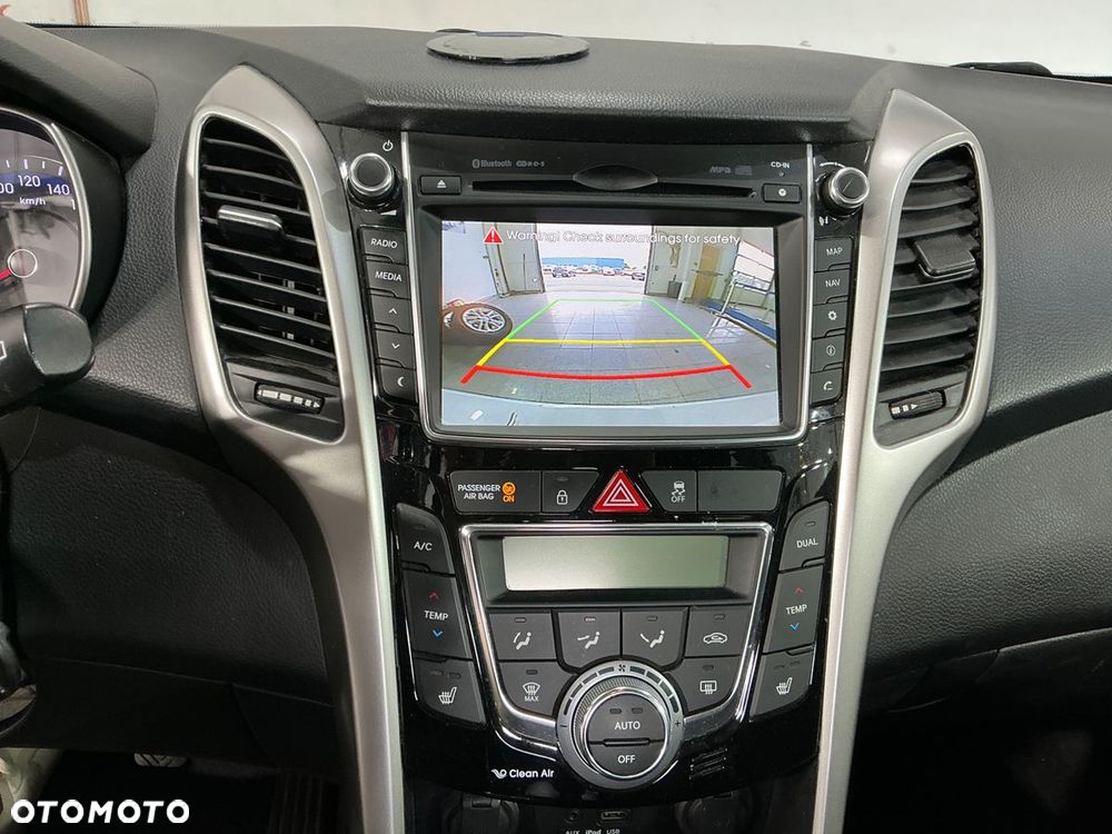 Hyundai i30 blue 1.4 Style - 11