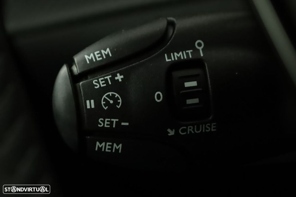 Peugeot 208 1.2 Hybrid Allure e-DCS6 - 17