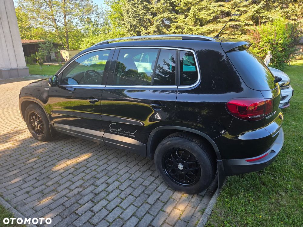 Volkswagen Tiguan - 1