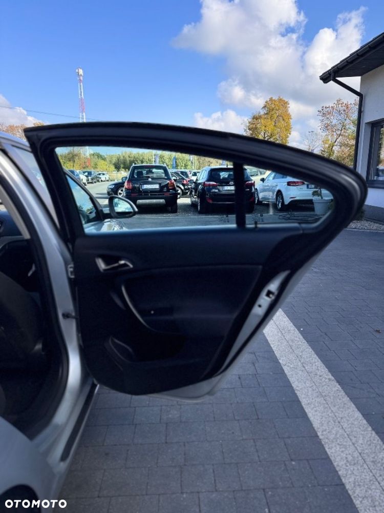 Opel Insignia - 36