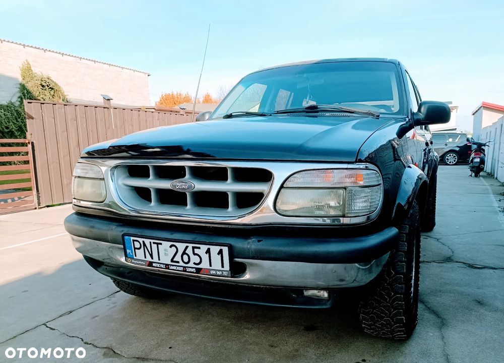 Ford Explorer Standard - 8