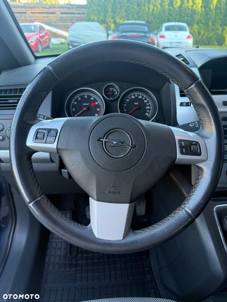 Opel Zafira 2.2 - 12