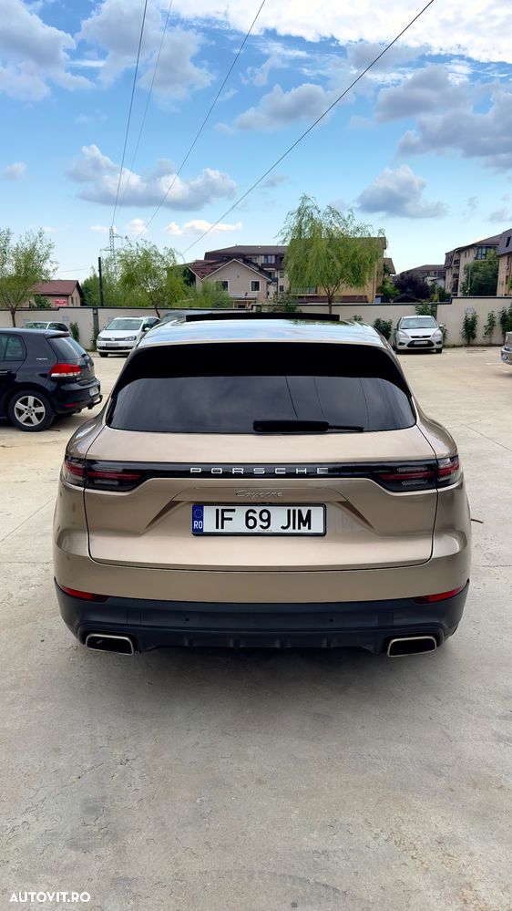 Porsche Cayenne - 2