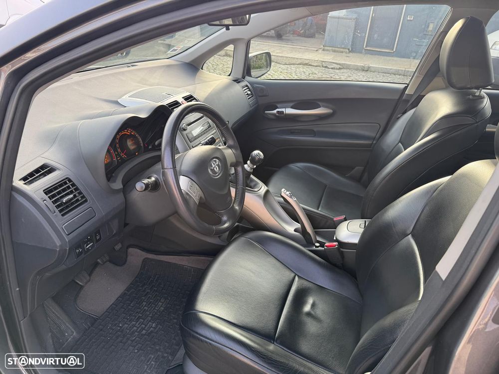 Toyota Auris 1.33 VVT-i Gold Edition - 10