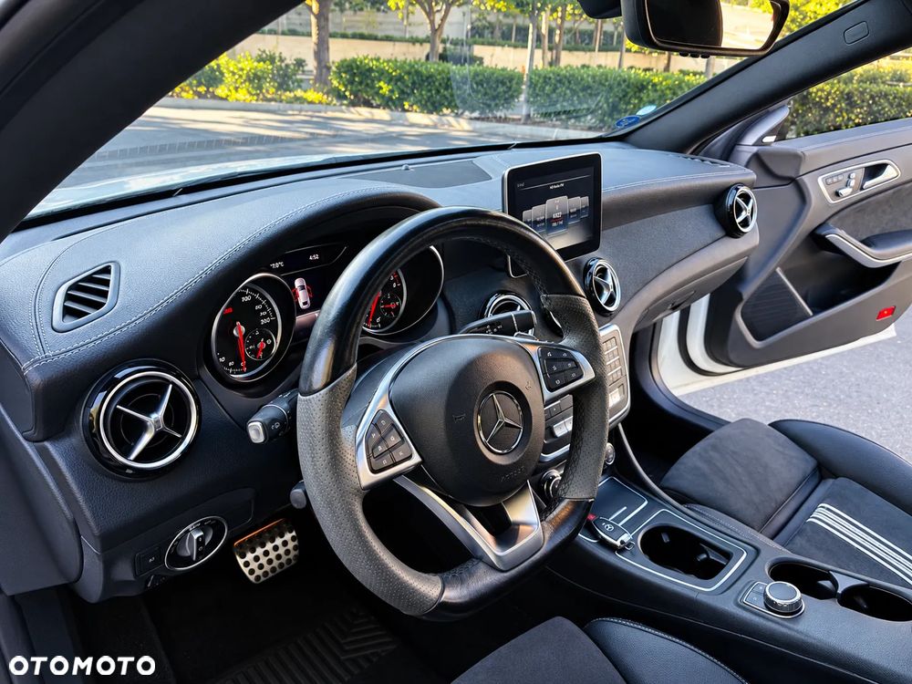 Mercedes-Benz CLA 250 4Matic 7G-DCT AMG Line - 24
