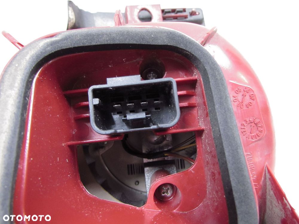 VW PASSAT B6 KOMBI 05-11 LAMPA TYL PRAWA W BLOTNIK 3C9945096C - 7